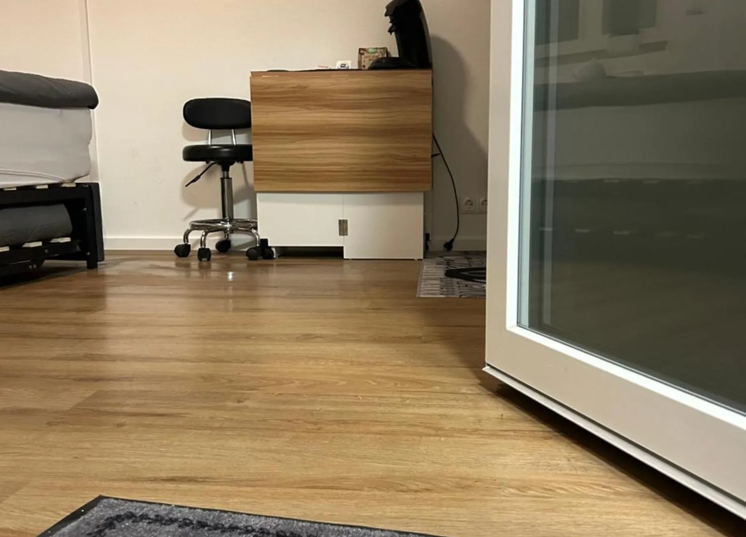 Modernesminizimmer-Stadtnah-Selfcheckin-Parkplatz Nürnberg Apartment