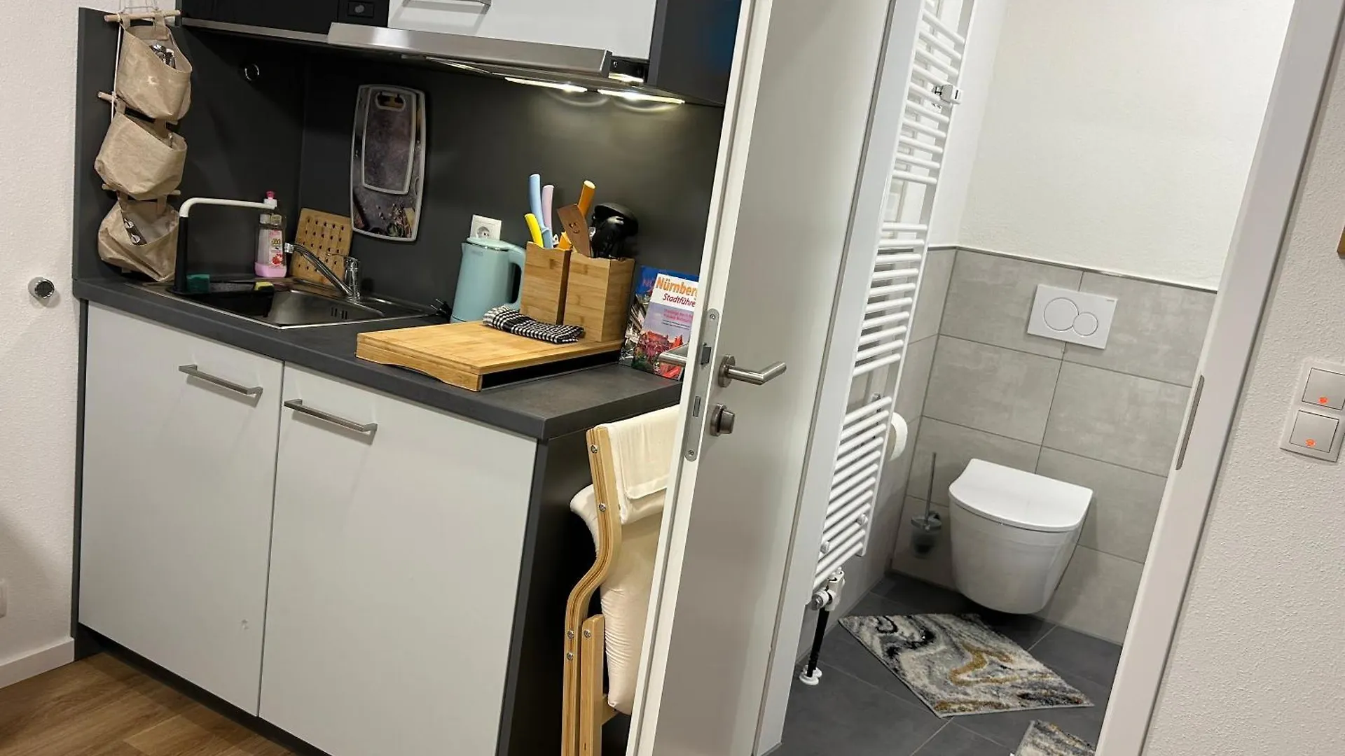 Modernesminizimmer-Stadtnah-Selfcheckin-Parkplatz Nürnberg